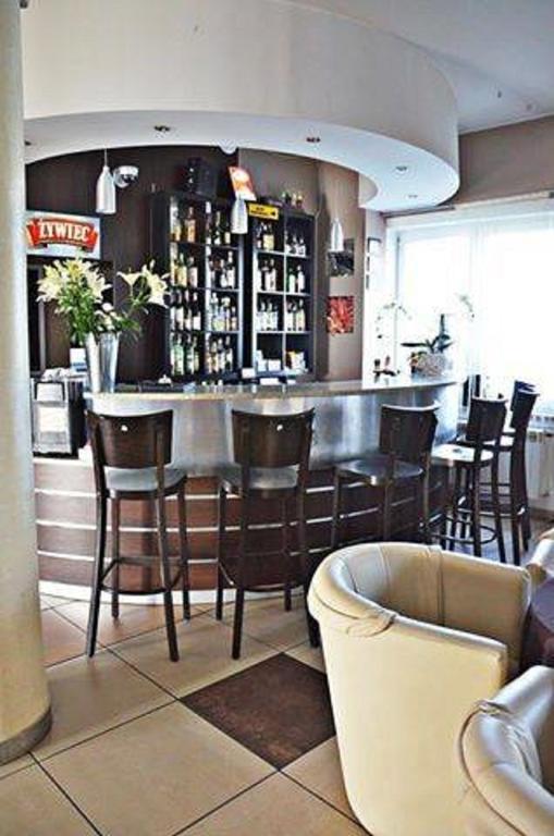 Restauracja Lafayette Pokoje Goscinne Zelów Extérieur photo